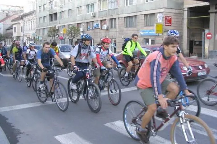 Biciclistii din Cluj-Napoca ies in strada, intr-un mars ce va avea loc joi, 22 aprilie