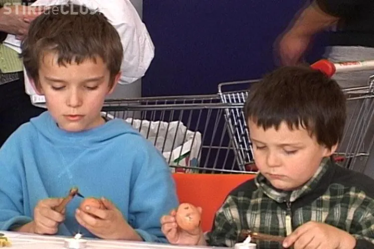 Zeci de copii au participat astazi la concursul "Cel mai frumos ou incondeiat" - VIDEO si Galerie FOTO