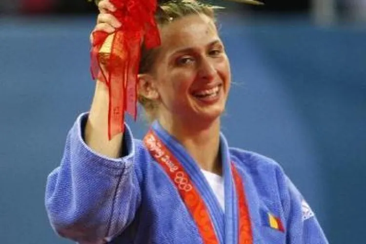 Alina Dumitru: Am primit pentru titlul european 5.000 de euro, cat un fotbalist care castiga un meci intr-o etapa