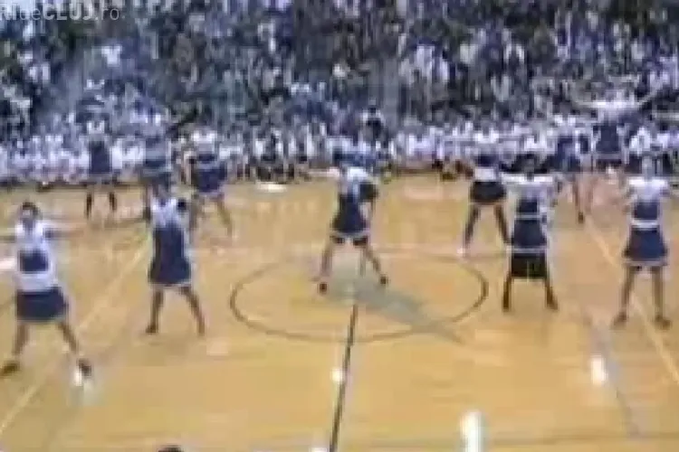 O trupa de majorete masculine face furori in SUA - VIDEO