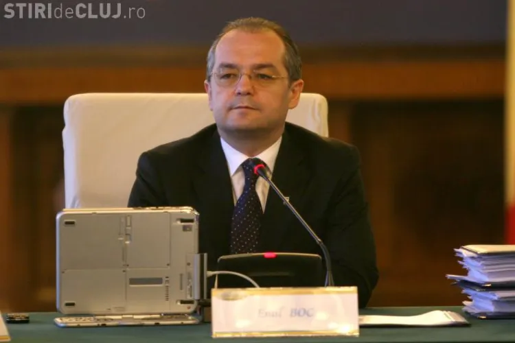 Intrebari de premier !? Emil Boc: Tancurile cum se descurca cu nisipul din Irak? La avioane de ce li se opresc motoarele?