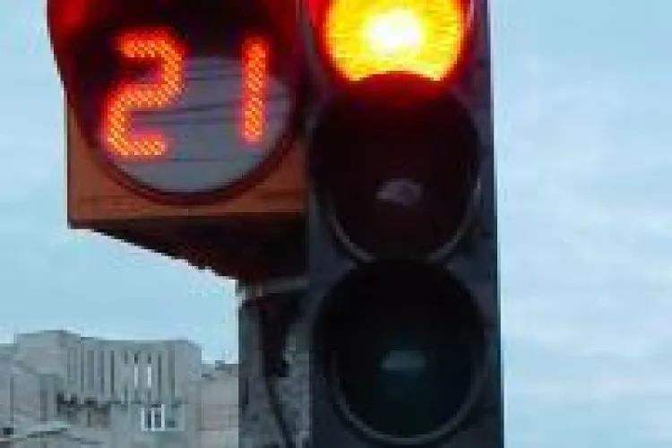 Semafor nou pe strada Traian Vuia colt cu Octav Bancila