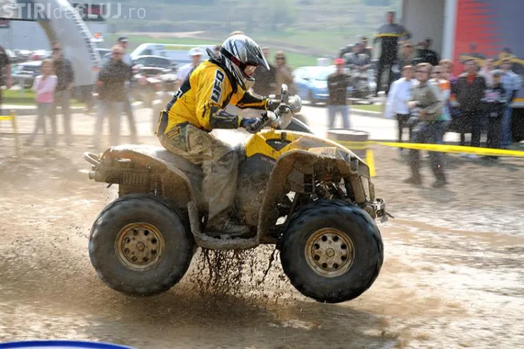 ATV -istii au pornit prin padurea Faget sa "vanaze lupul" - VIDEO