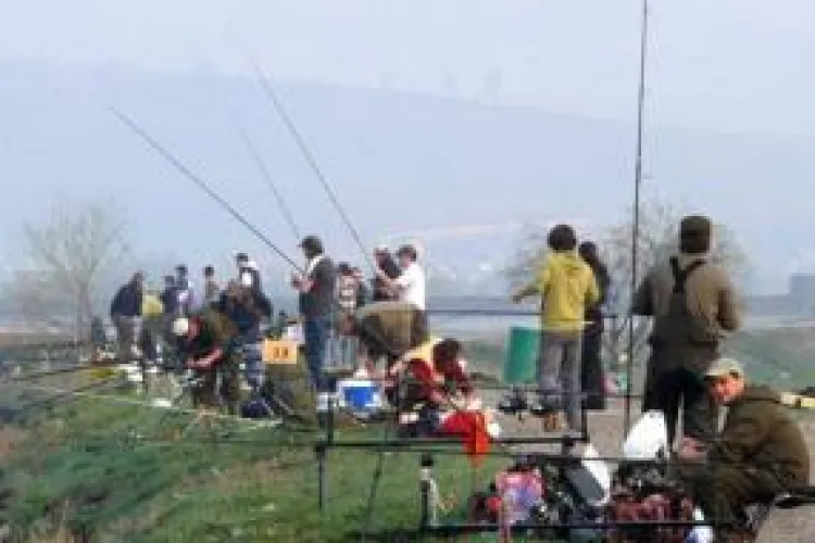 Cupa presei la pescuit! Sambata sunteti asteptati la Ciurila sa prindeti pesti!