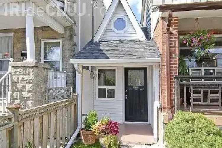 Casa cea mai mica din lume este scoasa la vanzare - Galerie FOTO