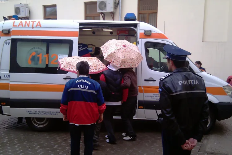 Comerciantii de legume din Piata IRA protesteaza la primarie. Doua persoane au ajuns la spital pentru ca li s-a facut rau - VIDEO si FOTO