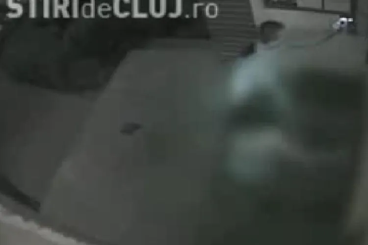 Un barbat din Targoviste a fost filmat in timp ce isi batea fosta iubita - VIDEO