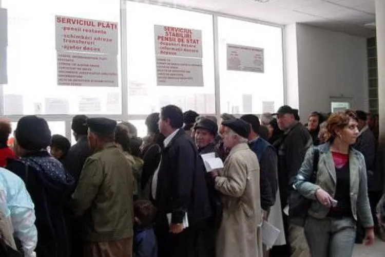 Tavanul de la Casa de Pensii Cluj s-a prabusit peste oamenii care asteptau la ghisee