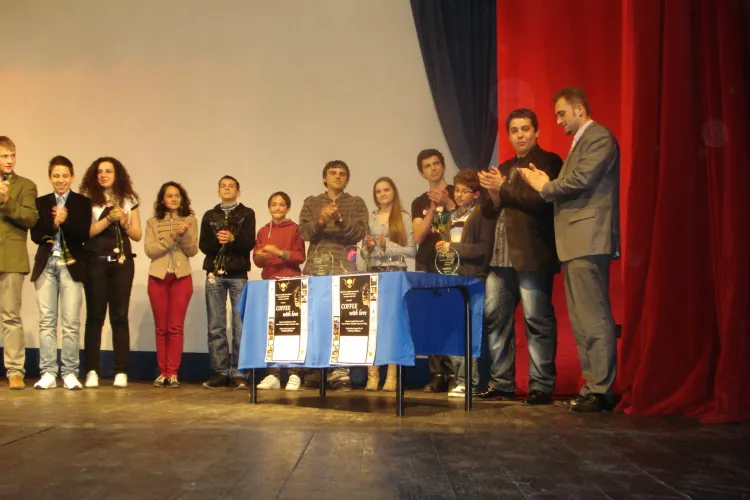 "Coffee with love" aduce Delfinul roz la Cluj. Elevii clujeni au luat locul I la Festivalul Creativitatii din San Remo