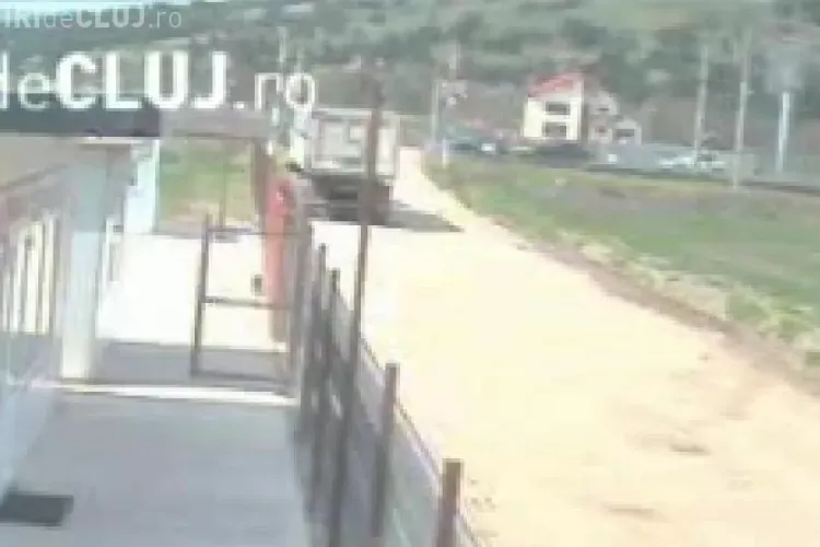 VIDEO - Accidentul de la Jucu a fost surprins in direct de camerele de supraveghere. BMW X6 avea viteza mare si a lovit AUDI -ul in plin