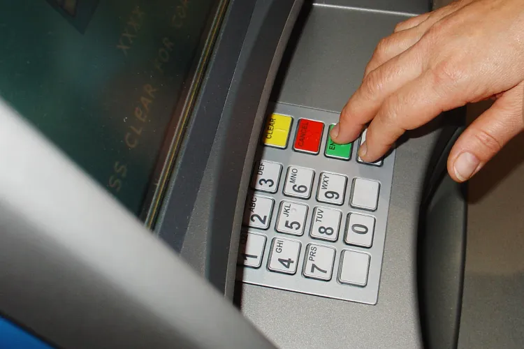 Consiliul Concurentei investigheaza 10 banci, suspectate ca au format un cartel ca sa creasca dobanzile