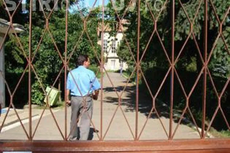 O tanara de 14 ani, care a fugit a 12 - a oara de la un centru de minori din Cluj-Napoca, a fost data in urmarire generala