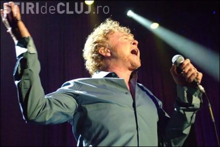 Trupa "Simply Red" trage cortina