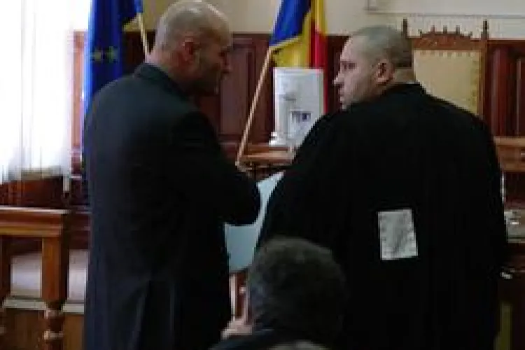 Incredibil, dar adevarat! Procurorii DIICOT au luat "locul" avocatilor lui Paszkany si au cerut condamnarea cu...suspendare a acestuia