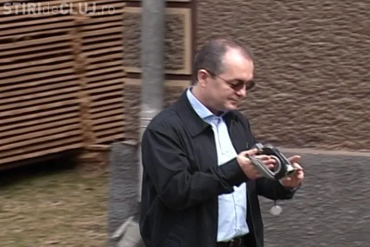 Emil Boc isi face blog, conturi pe Twitter si Facebook, ca sa fie in rand cu ceilalti politicieni - VIDEO