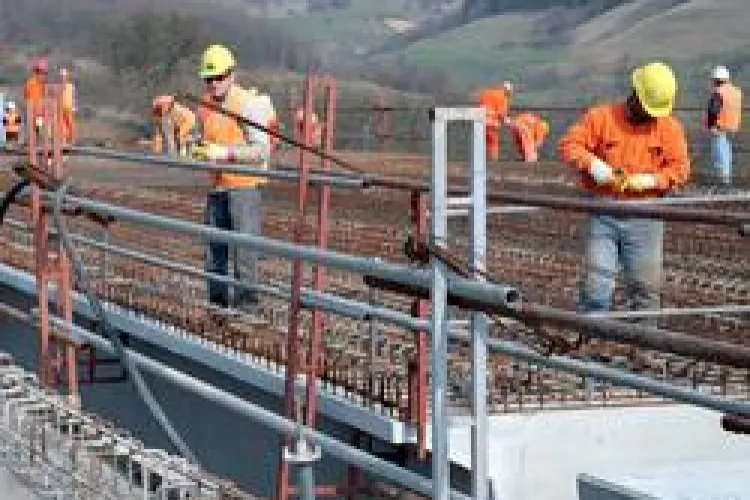 Bechtel ameninta ca ar putea disponibiliza inca 600 de muncitori de la Autostrada Transilvania, pe langa cei 700 anuntati deja