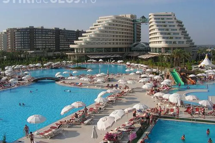 Teapa Universal Turism Cluj? 1.800 de turisti romani blocati in Turcia