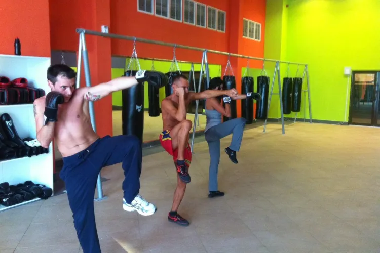 Cursuri de Kombat la Gimmy Polus predate de luptatori profesionisti! (P)