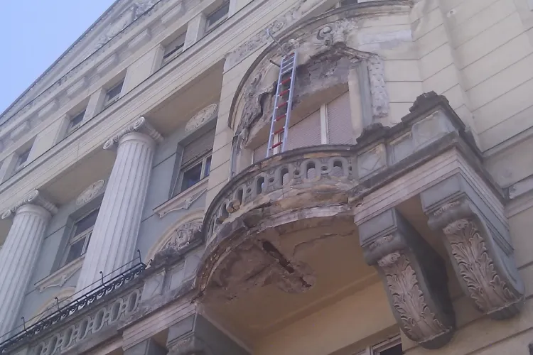 Sorin Apostu explica de ce pica tencuiala de pe cladirile din centru: In "buricul" Clujului nu locuiesc oamenii cu bani VIDEO