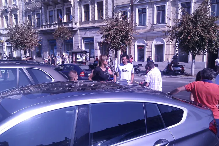 Hagi, Nastase si Nadia, in Piata Unirii la un meci de tenis demonstrativ. Sorin Apostu a jucat tenis FOTO