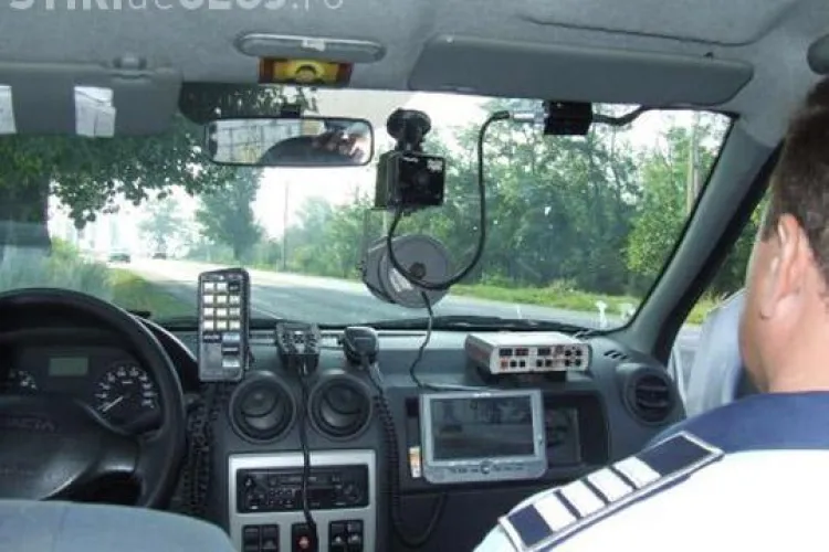 O femeie din Gherla, cercetata penal pentru ca si-a dat masina pe mana unui minor