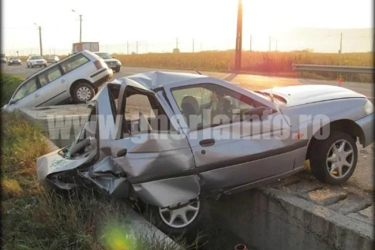 Accident la Iclod! Trei masini au ajuns intr-un sant, doua fiind avariate serios VIDEO