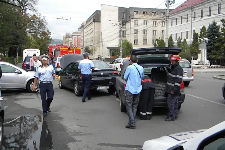 Accident in Piata Stefan cel Mare din Cluj-Napoca. Un om a fost ranit VIDEO si FOTO