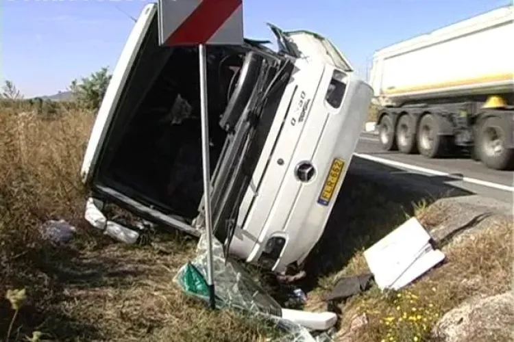 Accident la Saula! Un autocar cu turisti maghiari a fost lovit de un TIR. Un diplomat maghiar a facut scandal VIDEO