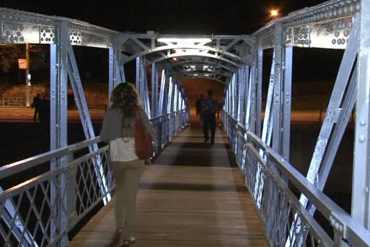 Podul Dragalina, iluminat miercuri seara, o data cu terminarea lucrarilor de reabilitare VIDEO