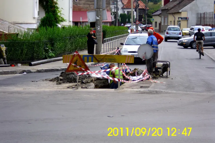 E.ON Gaz a spart din nou strada Aurel Suciu, dupa ce abia fusese reasfaltata Galerie FOTO