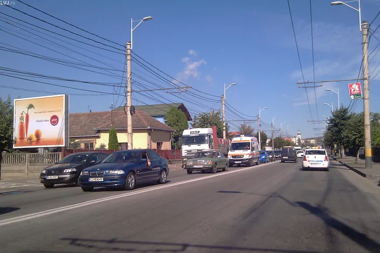 Accident langa Aeroport, intre un autocar si o autoutilitara!