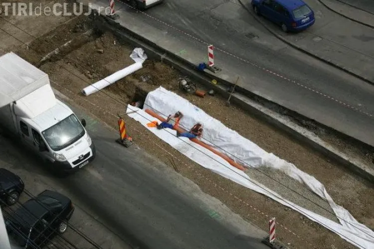 Muncitorii de la linia de tramvai dorm in timpul programului? FOTO