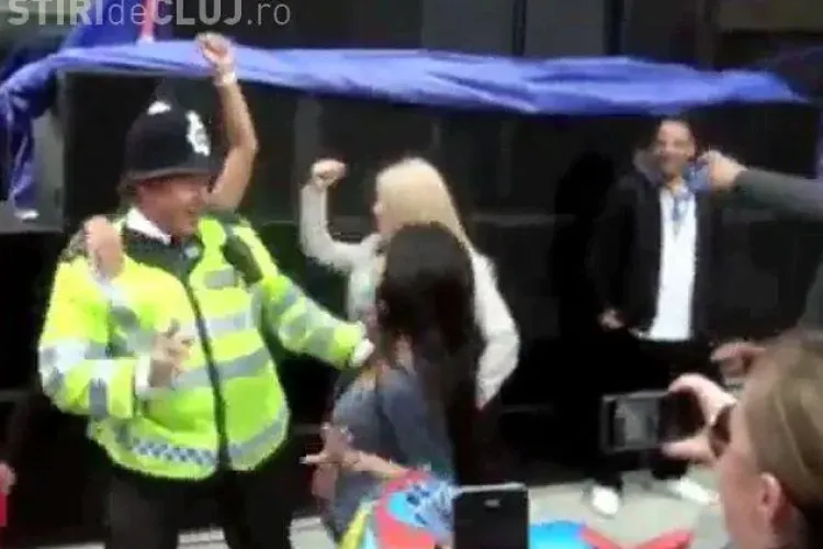 Cum a dansat un politist la carnavalul Notting Hill! Clipul a ajuns hit pe YouTube VIDEO