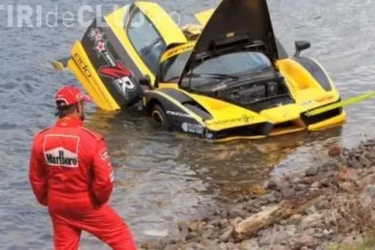 Un Ferrari de un milion si jumatate de dolari a plonjat in Atlantic VIDEO