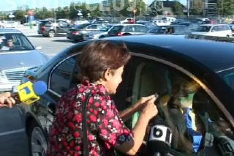 Gigi Becali, asteptat la Cluj de "imparateasa universului"! Femeia a vrut sa il sarute VIDEO