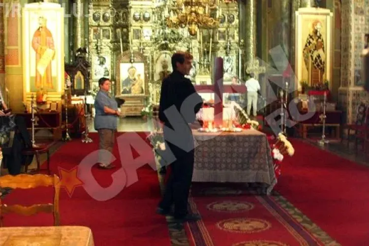 Sicriul cu trupul lui Johnny Raducanu, parasit la biserica