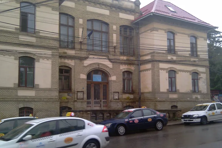 Momentul in care o femeie s-a aruncat de pe cladirea Clinicii de Psihiateie din Cluj! VIDEO - IMAGINI SOCANTE