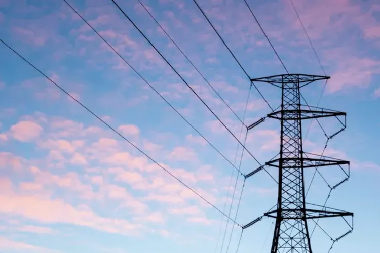 Apel disperat al Ministerului Energiei: nu mai spălați rufe și vase seara! Ce se cere românilor până pe 31 august, după prăbușirea debitului Dunării