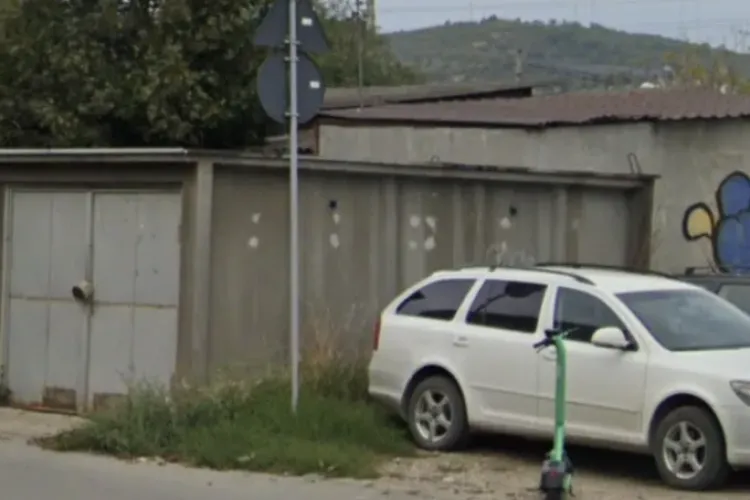 O familie s-a mutat într-un garaj din Cluj-Napoca. Locuitorii cer intervenția autorităților