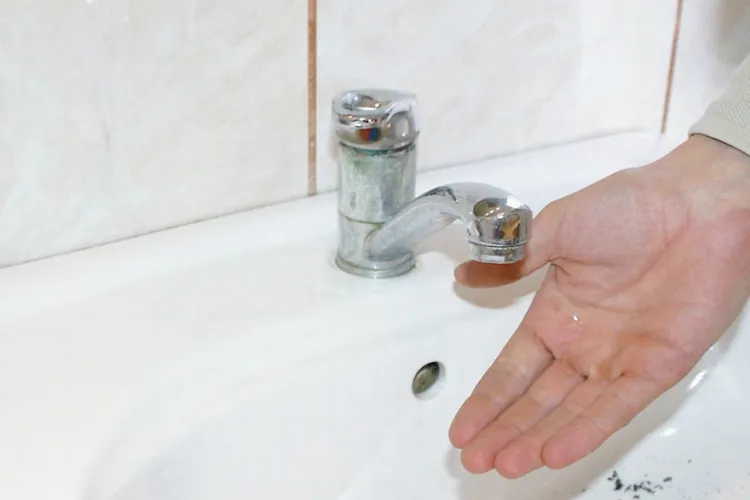 Program pe ore la robinet în județul Cluj: apa curge doar 14 ore pe zi, iar noaptea se oprește complet. Măsura intră în vigoare chiar de azi