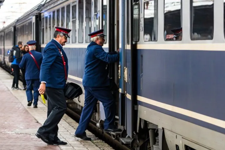 Nepăsarea angajaților CFR, penalizată de ministrul Transporturilor. Zeci de ceferiști, sancționați pentru condițiile din trenuri