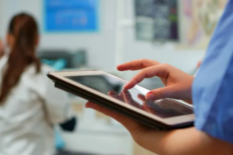 Adio hârtii în sistemul medical! Ce se schimbă pentru milioane de români de la 1 septembrie 2026 