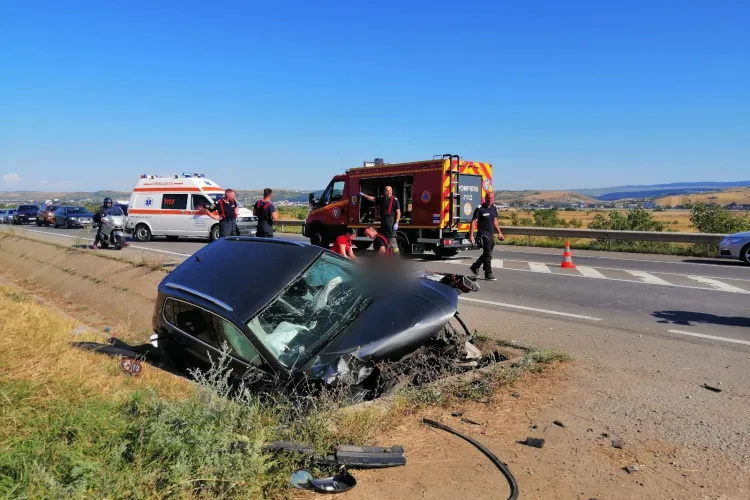 VIDEO. Accident grav acum între Cluj-Napoca și Apahida! Două fetițe de 10 ani, în stop cardio-respirator. O femeie și un băiețel de 6 ani, încarcerați