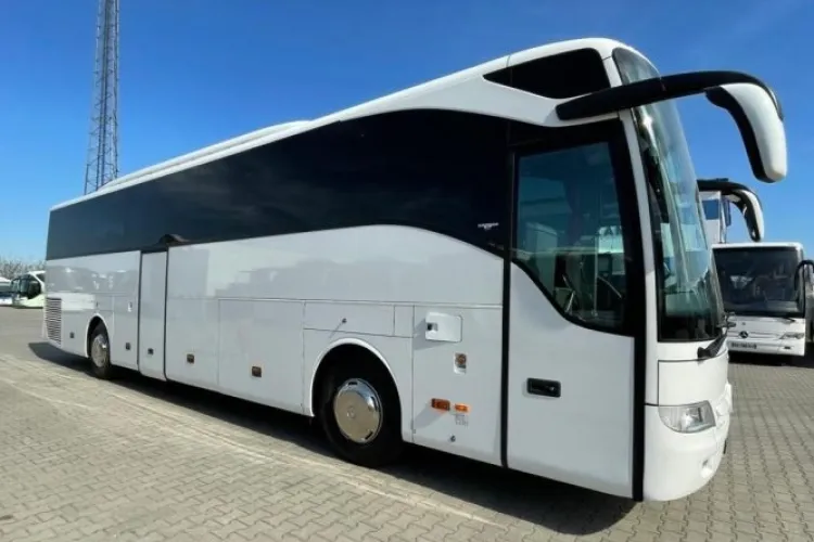 Amendă uriașă de un milion de lei pentru o firmă de transport de persoane: Inspectorii au găsit 104 oameni care munceau la negru, fără niciun contract