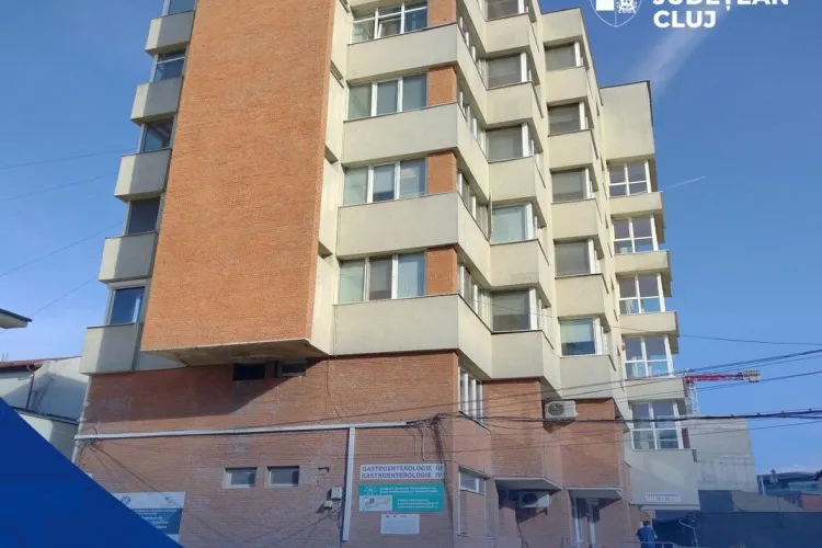 Cine e chirurgul clujean arestat pentru luare de mită. Procurorii îi aduc acuzații extrem de grave: Ar fi cerut bani de la pacienți pentru operații