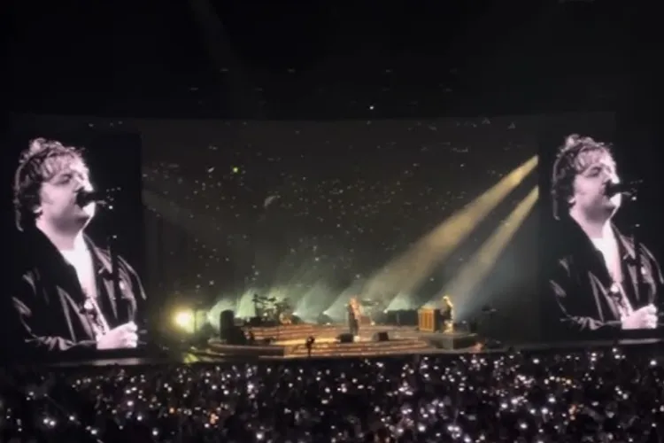 Program complet UNTOLD 2026 pentru weekend. Ce poți urmări la fiecare scenă azi și mâine. Lewis Capaldi, cel mai așteptat concert