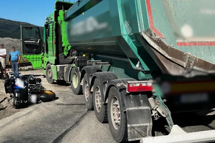 Accident șocant în Cluj! Un motociclist străin a vrut să depășească neregulamentar și s-a izbit direct de un ansamblu de vehicule: Ce a descoperit poliția