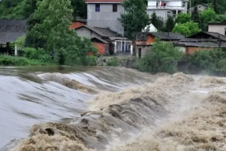 Clujul, sub Cod galben de inundații! Hidrologii avertizează asupra viiturilor și creșterilor rapide ale râurilor