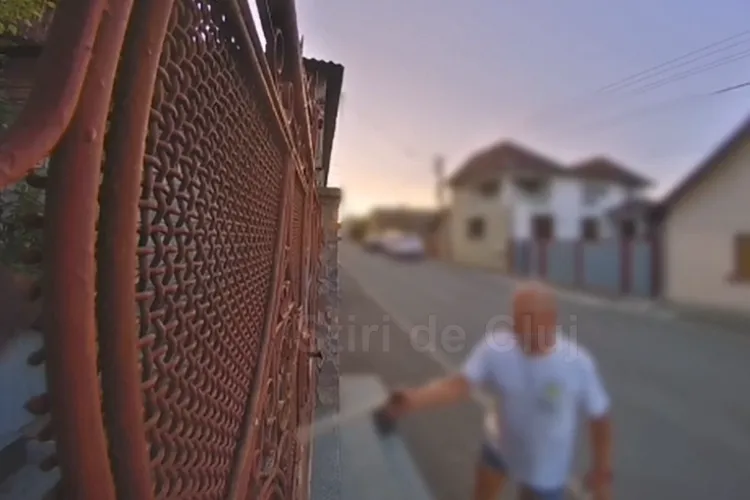 VIDEO. Clujean nervos, filmat în timp ce dă cu spray în câinii vecinilor: „Mă întreb ce fel de om face asta”