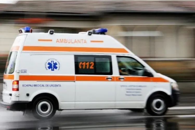 Clipe dramatice! O adolescentă de 15 ani, salvată în ultima secundă de la înec. Un polițist a sărit fără ezitare în apă